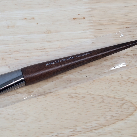 Make Up For Ever Pro #156 Blush Brush - Picture 7 of 8